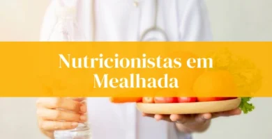 Nutricionistas em Mealhada segurando água e alimentos.