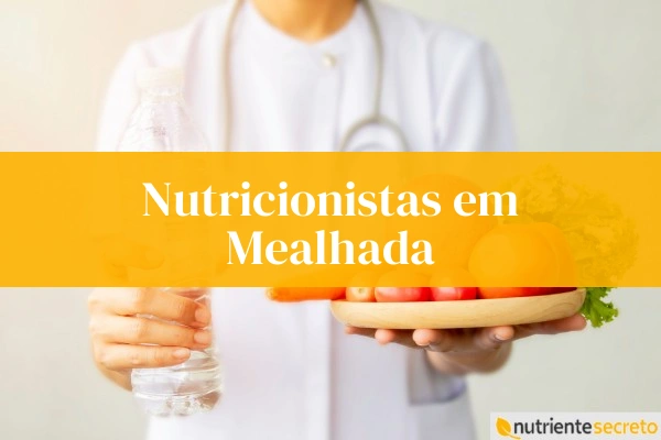 Nutricionistas em Mealhada segurando água e alimentos.